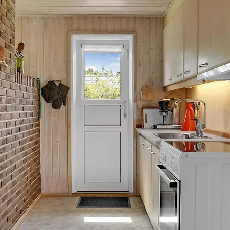 Дом отдыха 2 Bedroom Awesome In Juelsminde