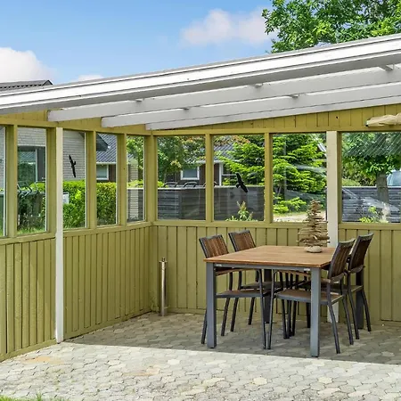 Stunning In Juelsminde With Kitchen Sonderby (Midtjylland)