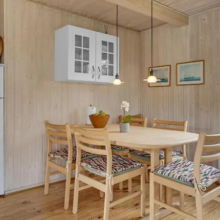 2 Bedroom Awesome In Juelsminde Дом отдыха Sonderby (Midtjylland)
