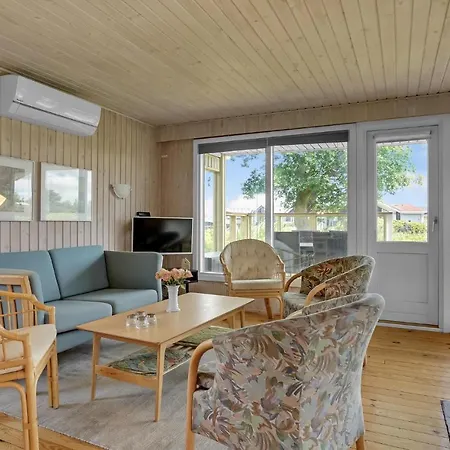 2 Bedroom Awesome In Juelsminde Sonderby (Midtjylland)