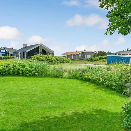 2 Bedroom Awesome In Juelsminde