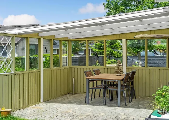 2 Bedroom Awesome In Juelsminde Sonderby (Midtjylland)
