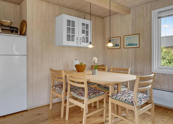 2 Bedroom Awesome In Juelsminde Prázdninový dům Sonderby (Midtjylland)