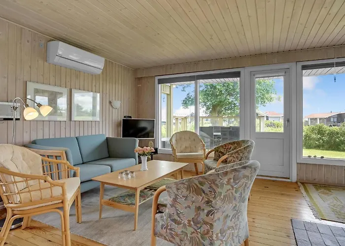 2 Bedroom Awesome In Juelsminde Sonderby (Midtjylland)